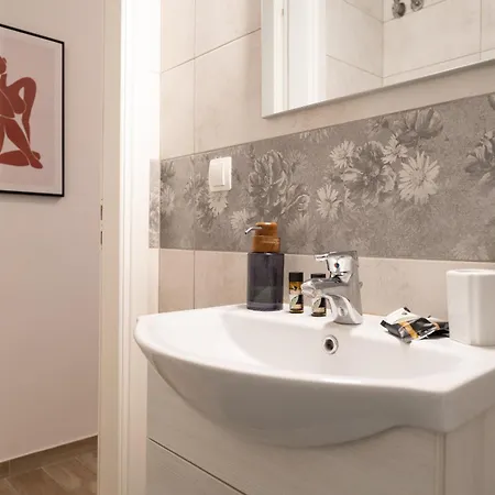 Liv - Cozy In Pagrati Apartment